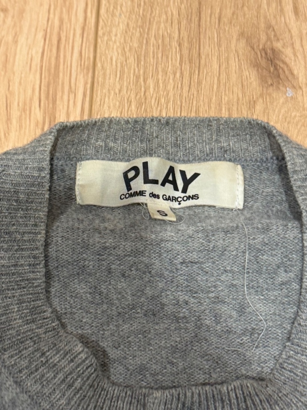 Comme Des Garcons Play 100% Wool Cardigan - Picture 2 of 3